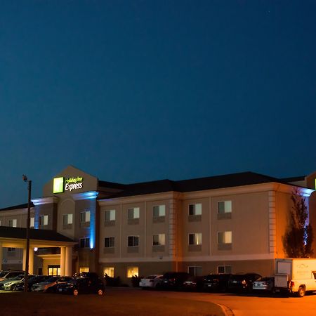 Holiday Inn Express Devils Lake By Ihg Exterior photo