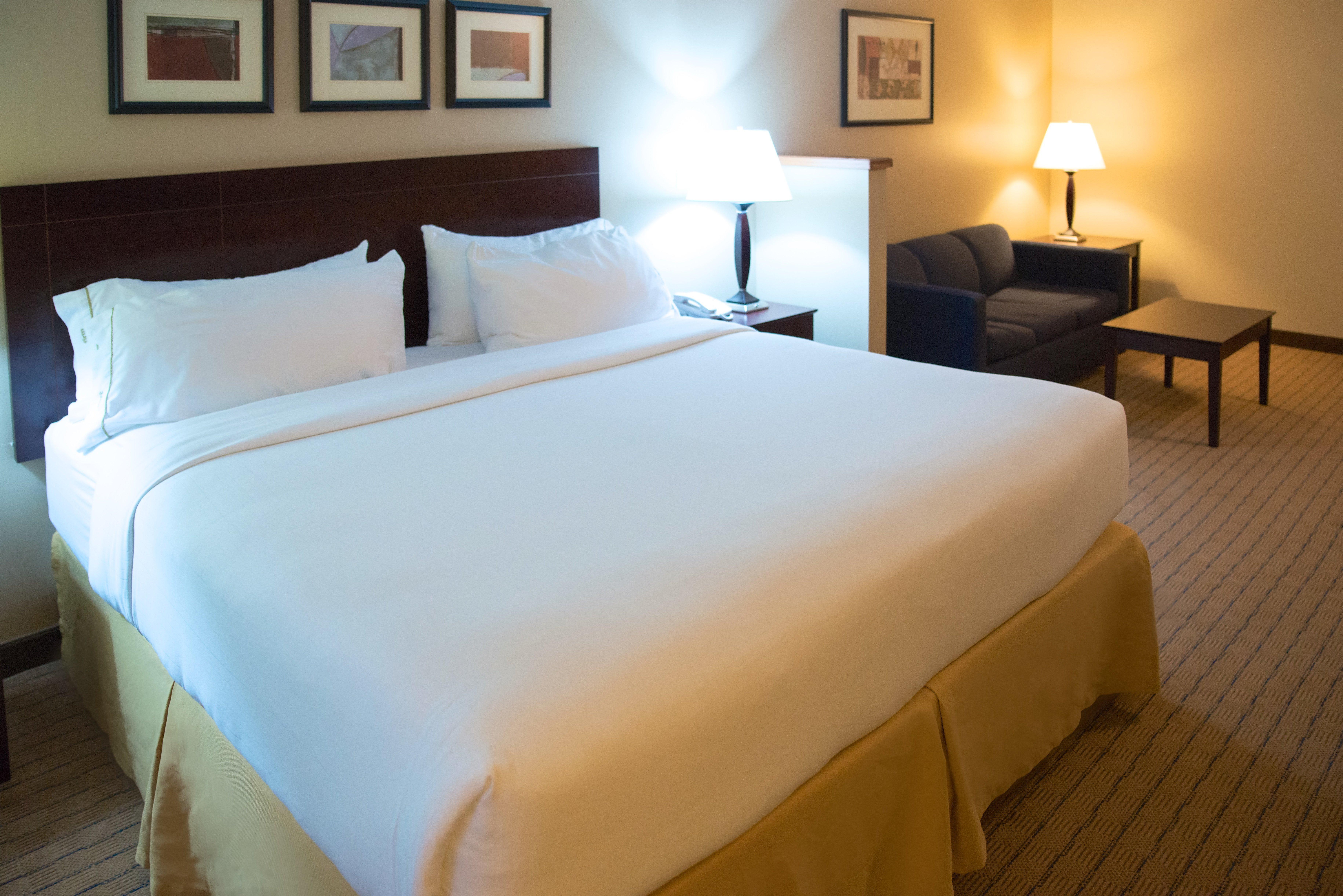 Holiday Inn Express Devils Lake By Ihg Exterior photo