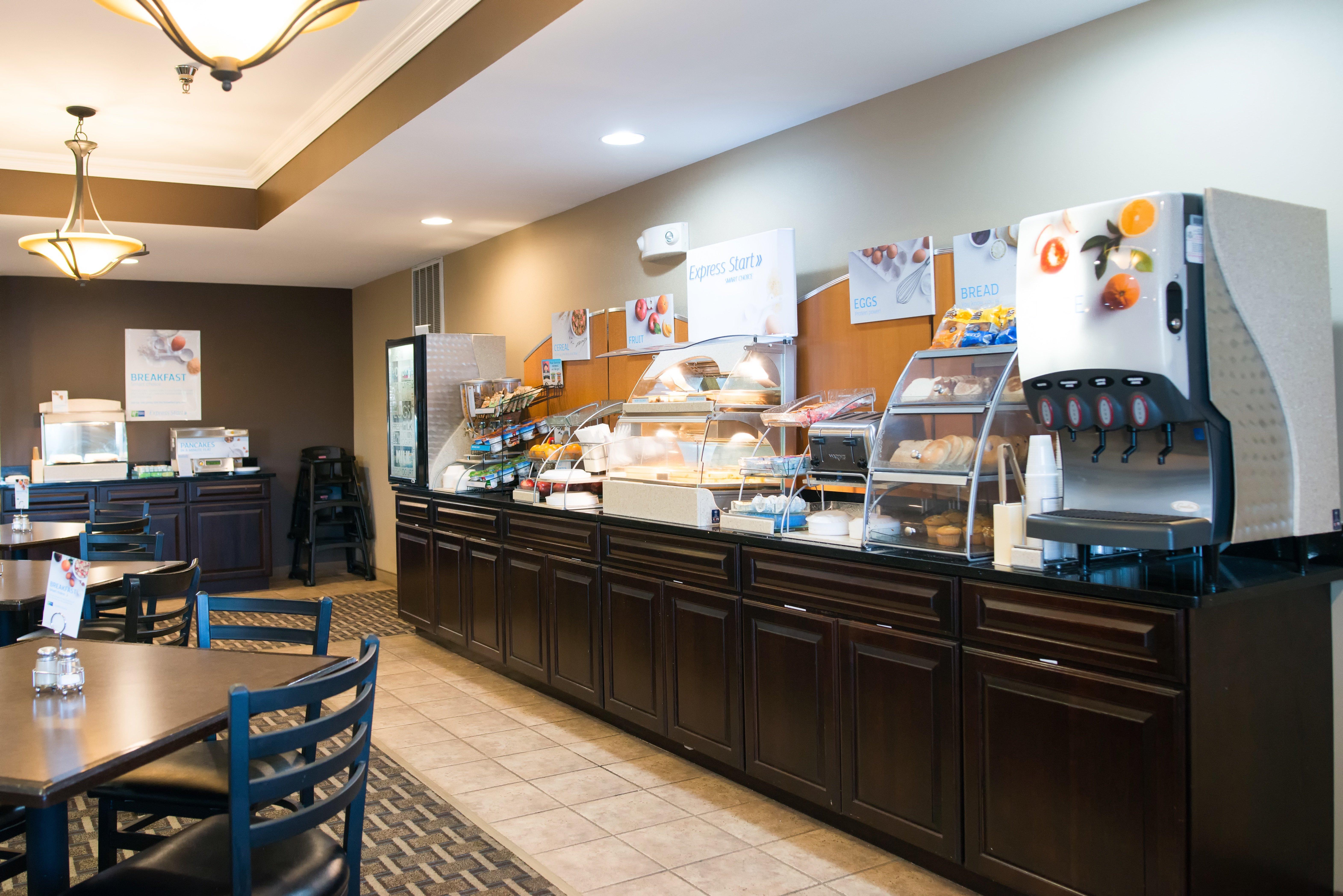 Holiday Inn Express Devils Lake By Ihg Exterior photo