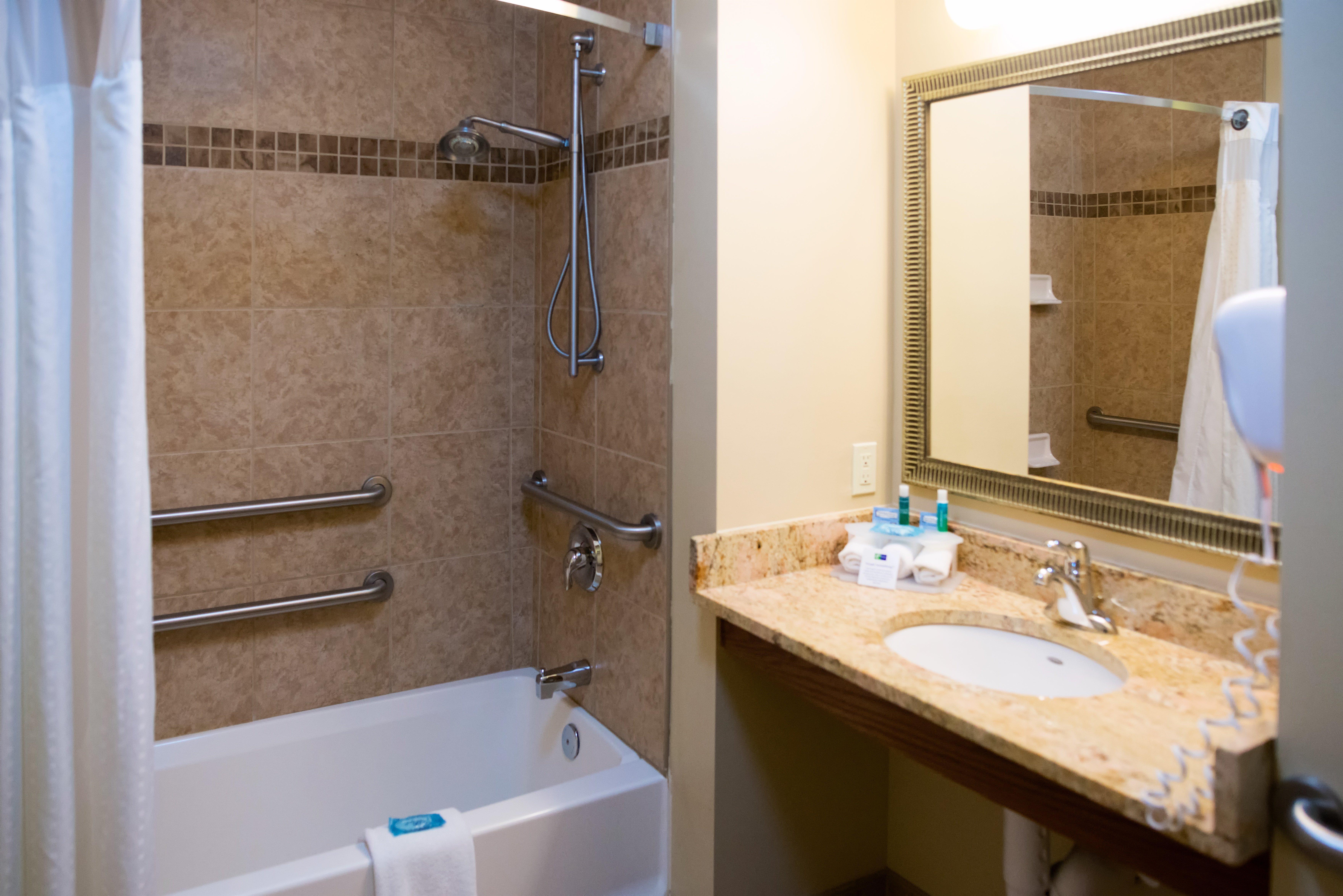 Holiday Inn Express Devils Lake By Ihg Exterior photo