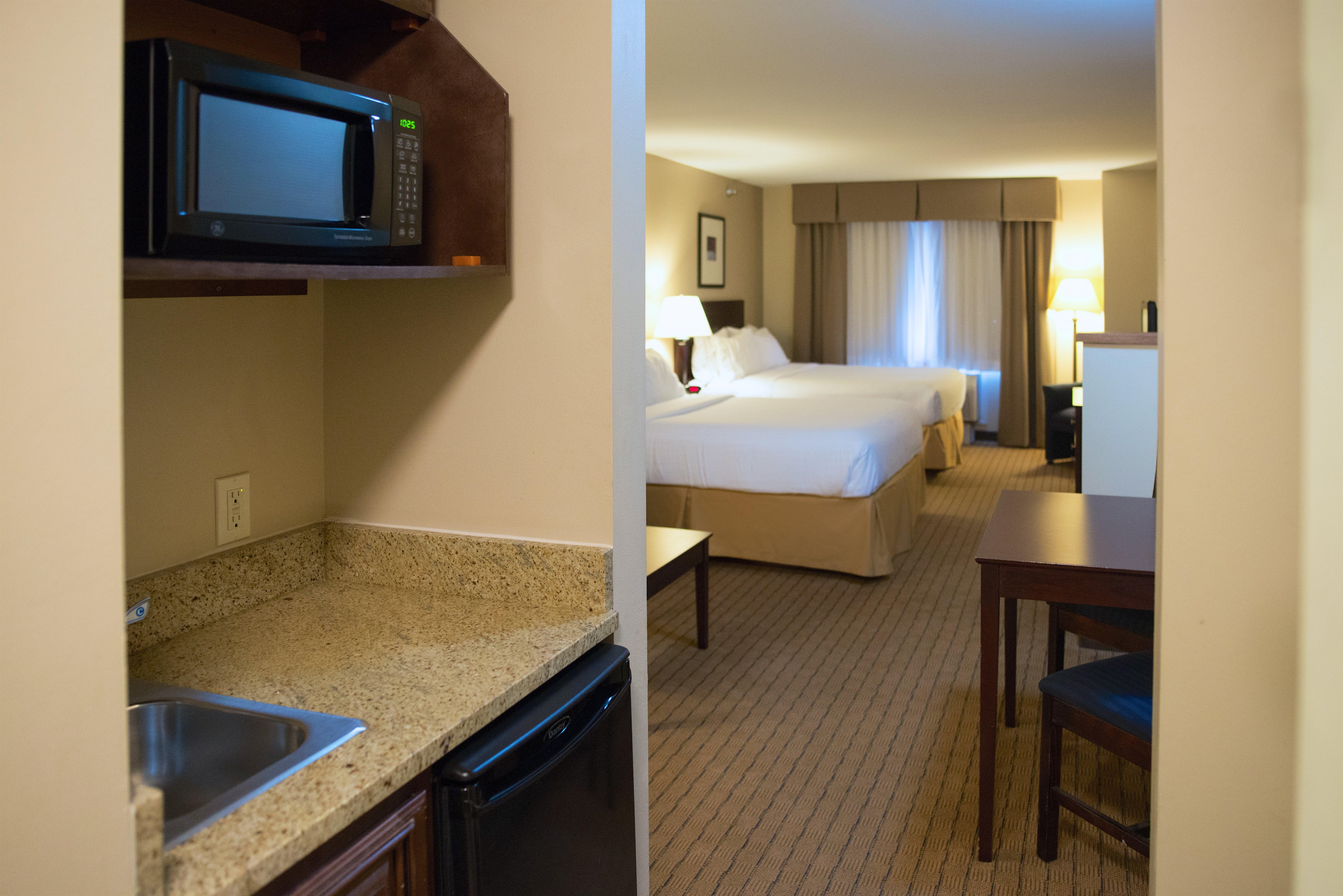 Holiday Inn Express Devils Lake By Ihg Exterior photo