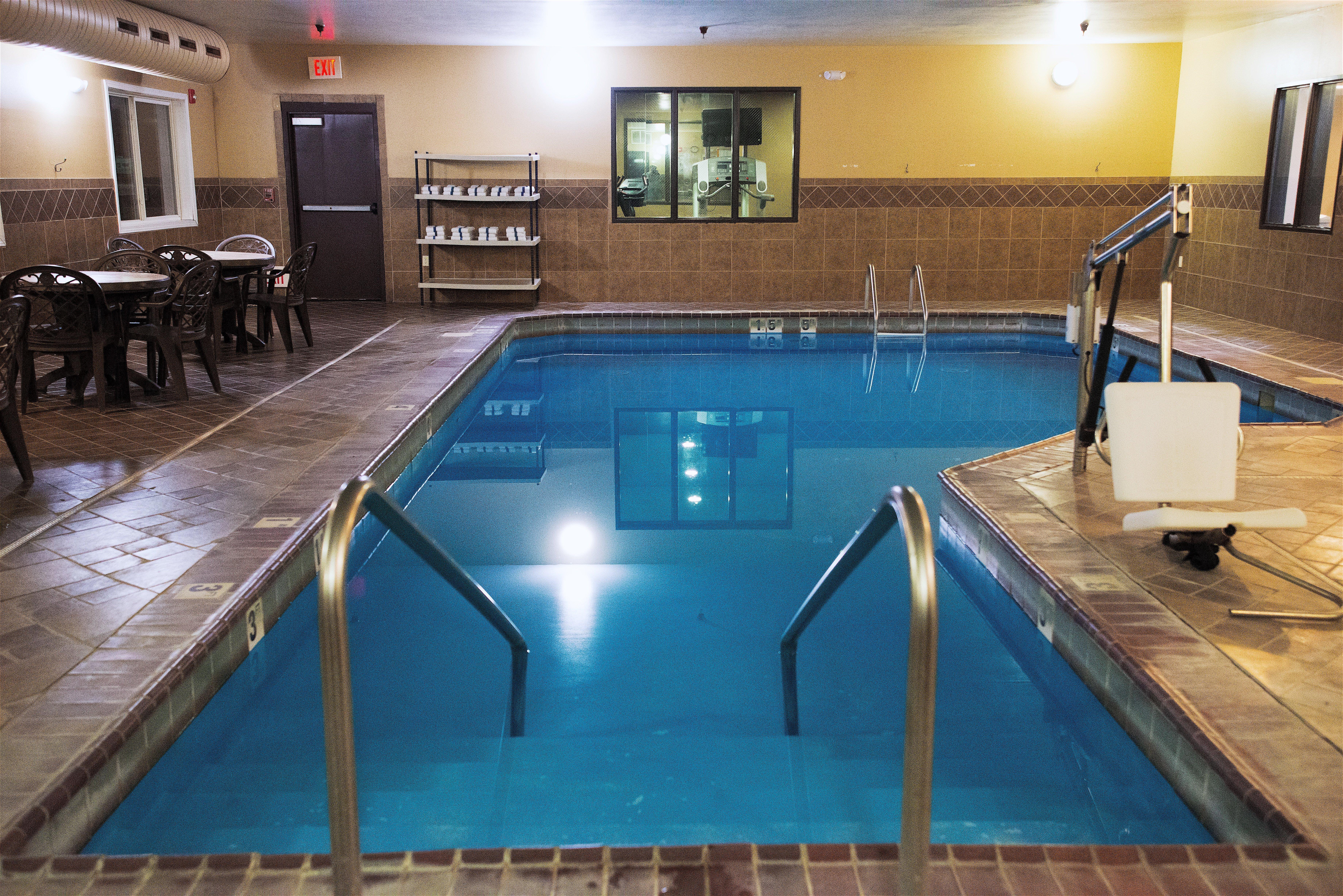 Holiday Inn Express Devils Lake By Ihg Exterior photo