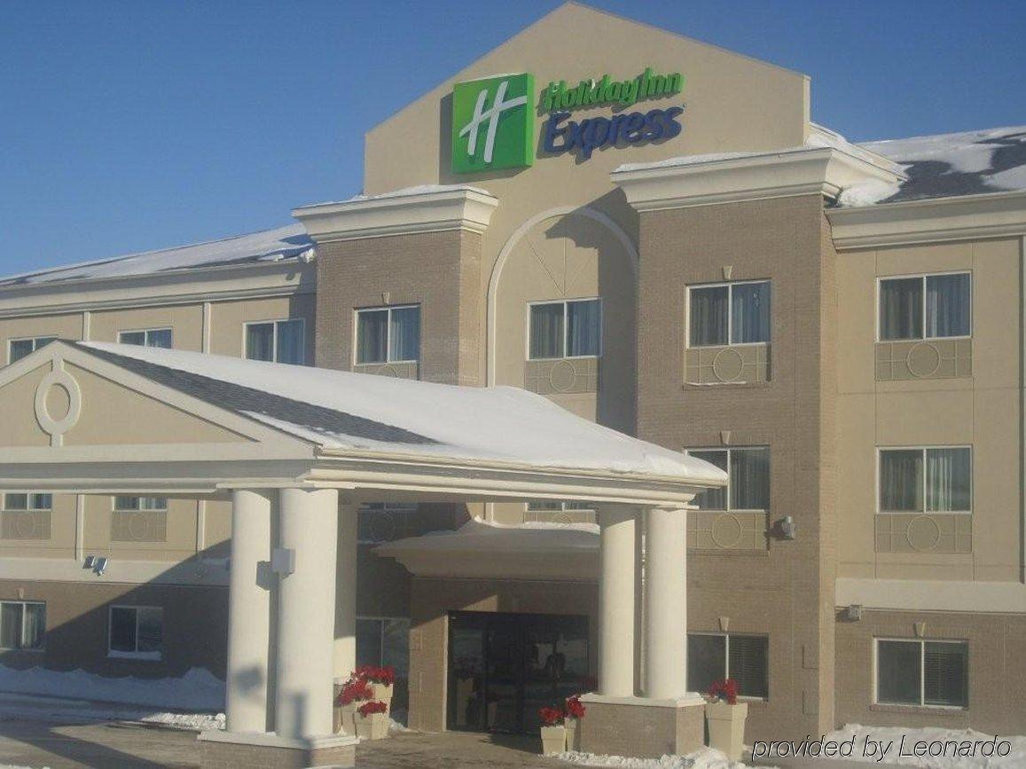 Holiday Inn Express Devils Lake By Ihg Exterior photo