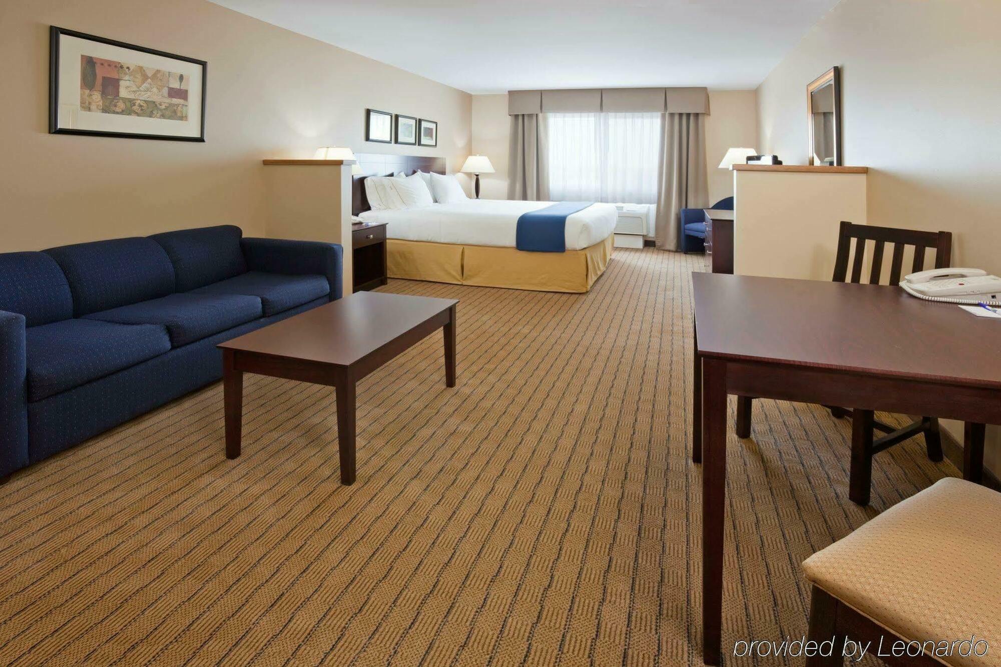 Holiday Inn Express Devils Lake By Ihg Exterior photo
