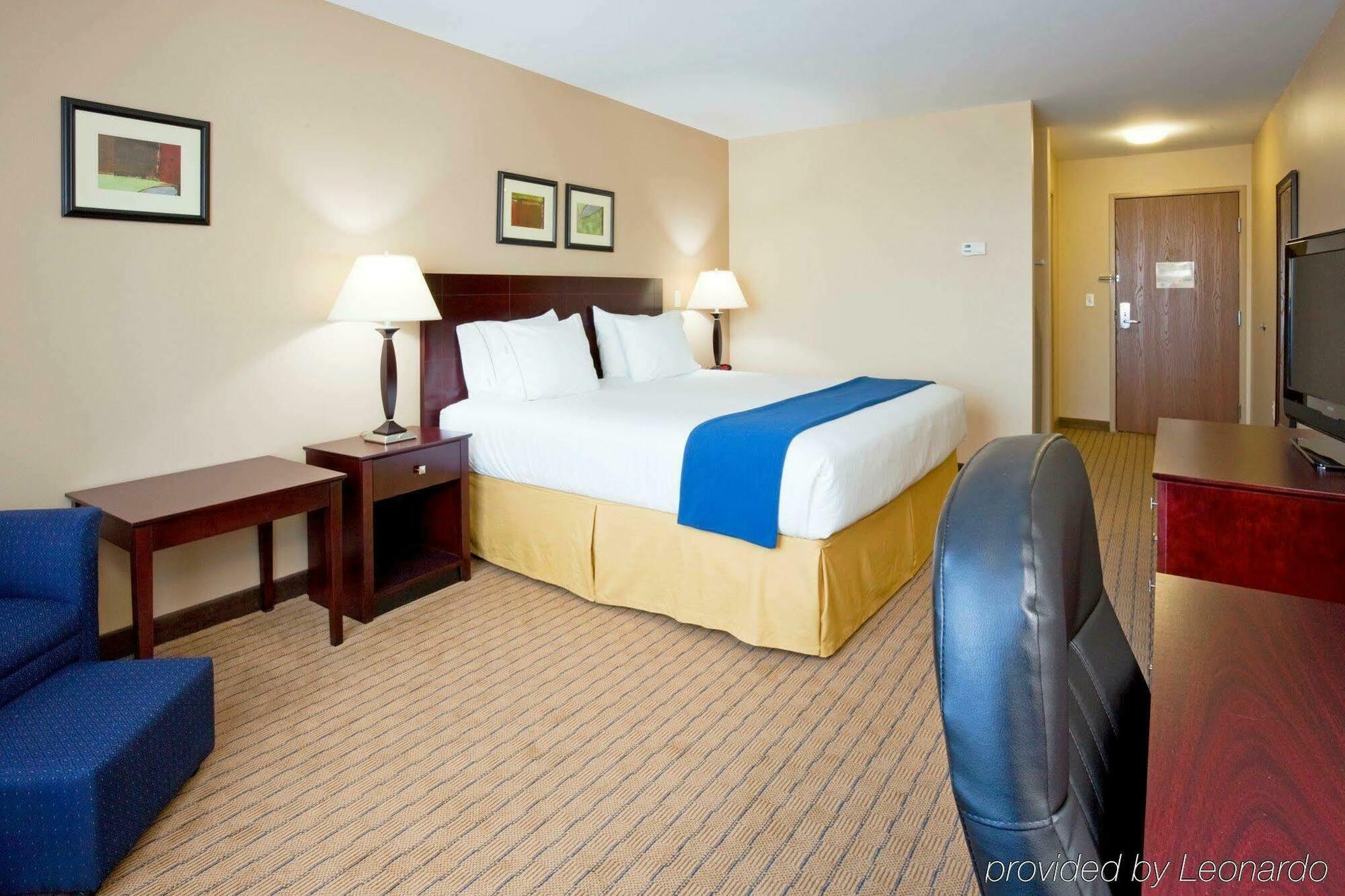 Holiday Inn Express Devils Lake By Ihg Exterior photo