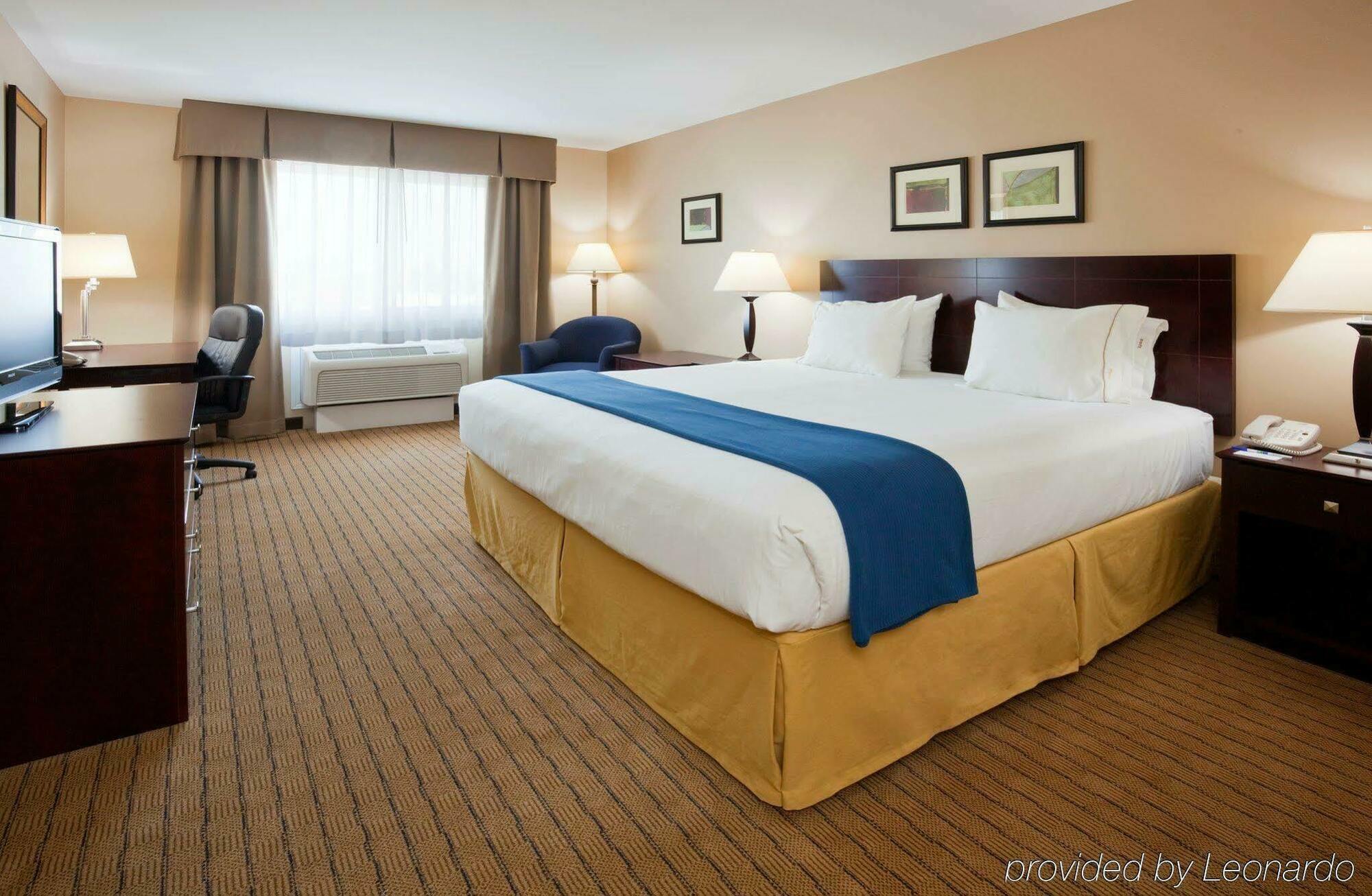 Holiday Inn Express Devils Lake By Ihg Exterior photo