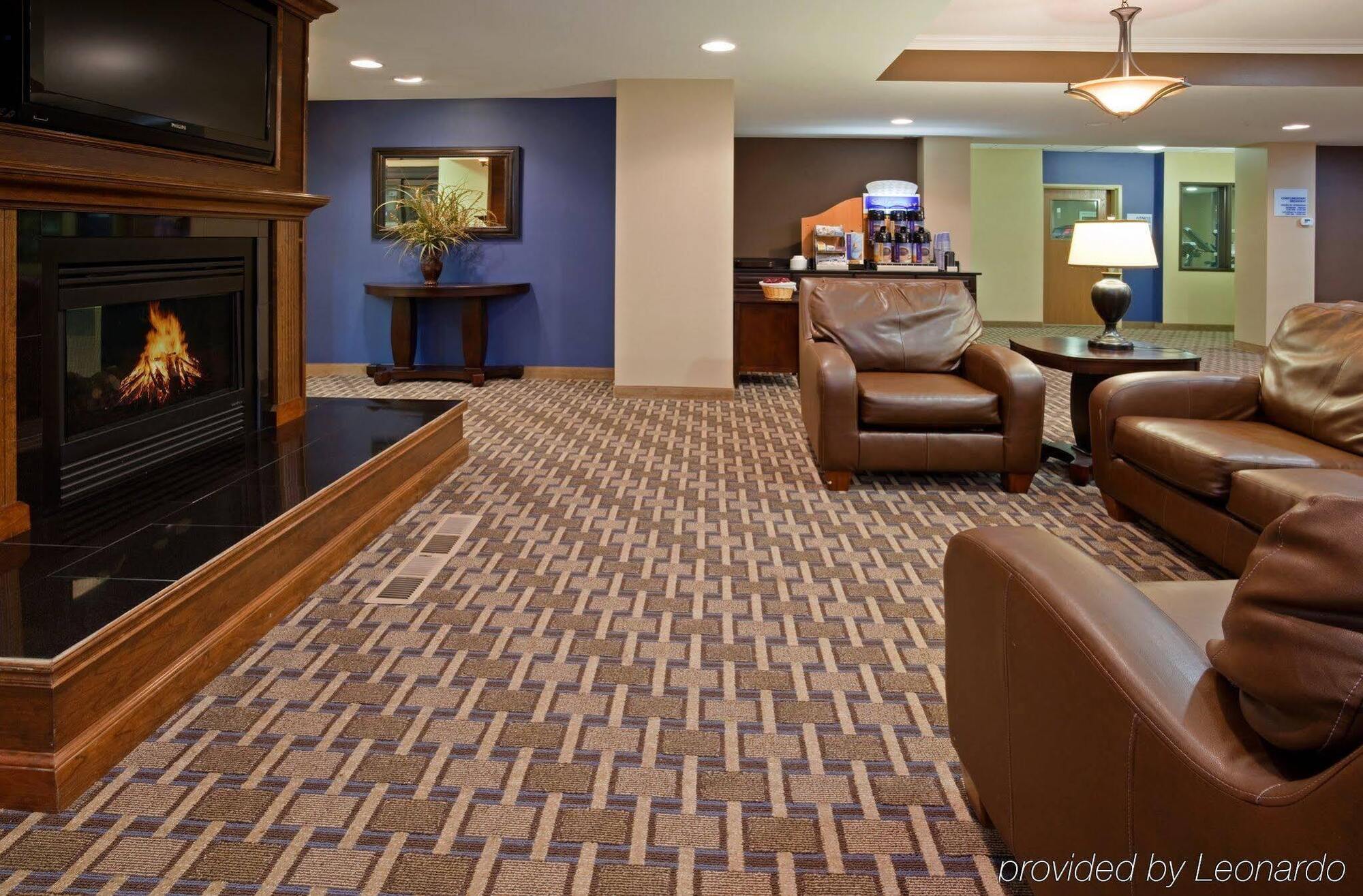 Holiday Inn Express Devils Lake By Ihg Exterior photo