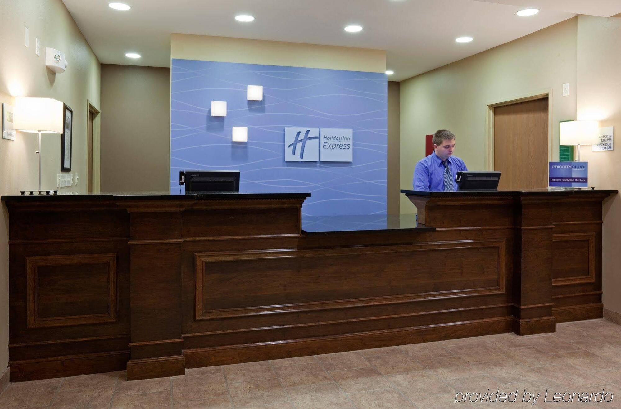 Holiday Inn Express Devils Lake By Ihg Exterior photo
