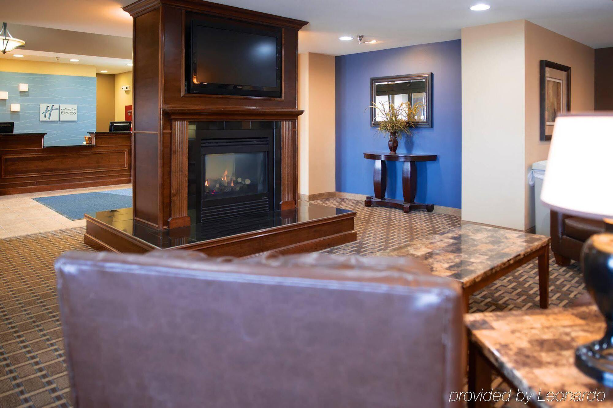 Holiday Inn Express Devils Lake By Ihg Exterior photo